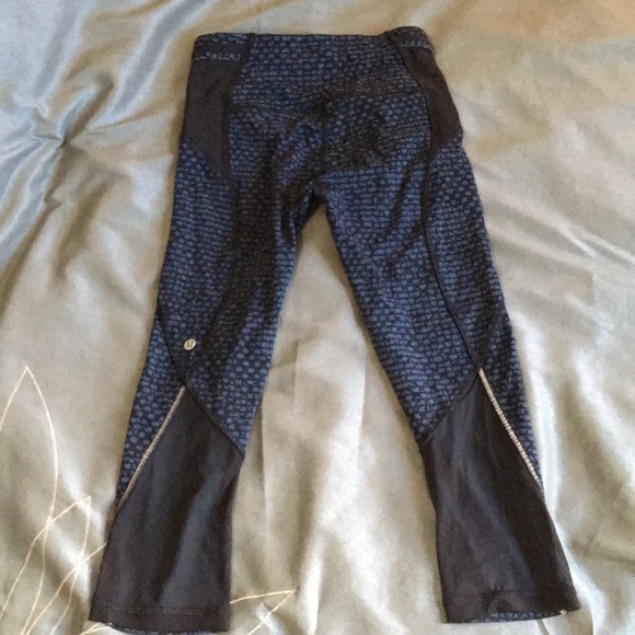 lululemon athletica Pants - Lululemon “deep breath crop” workout capris